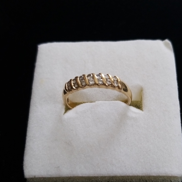 unknown Jewelry - 14k gold diamond band size 7